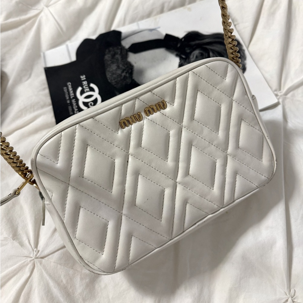 MIU MIU
Soft Calf Quilted Camera Bag Cipria​​